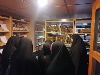 بازدید از کتابخانه